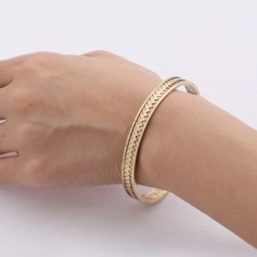 Low Luv x Erin Wasson Zig Zag Bangle